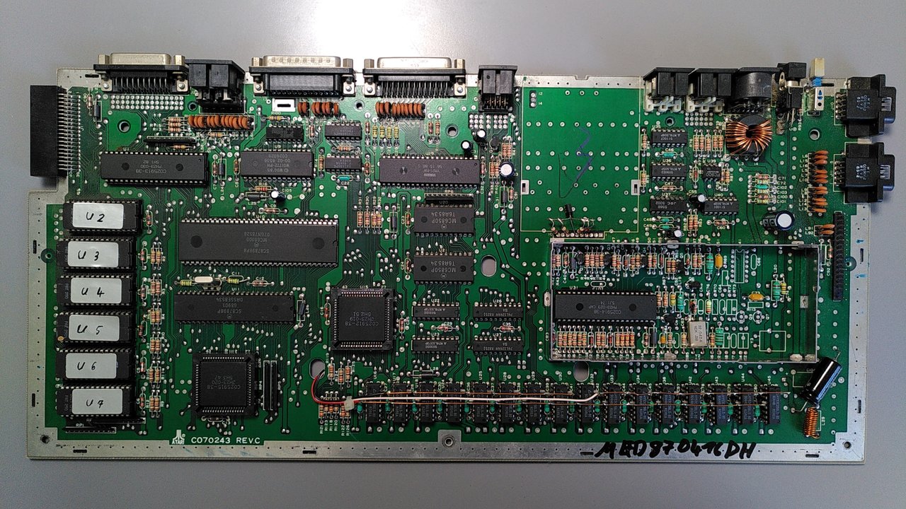Mainboard des Atari 260ST, ganz unten mit zusÃ¤tzlich aufgelÃ¶teten RAM-Bausteinen